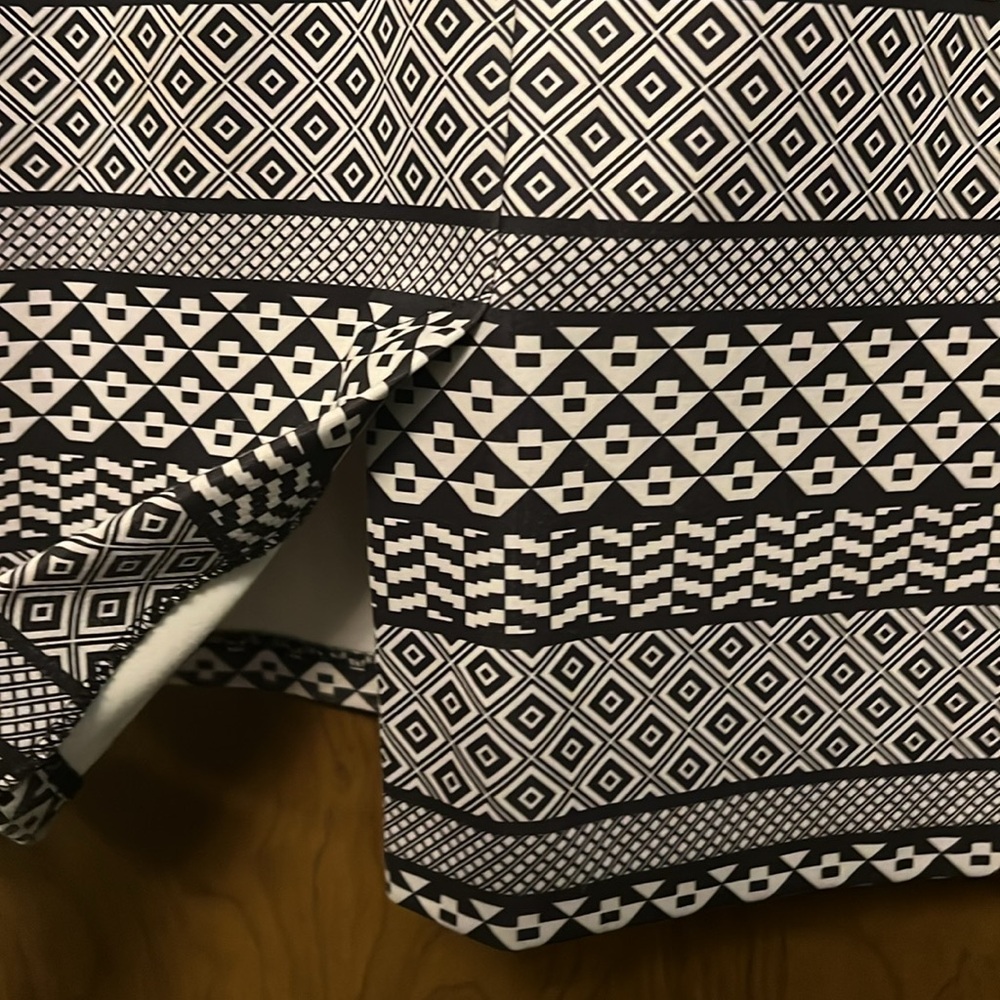 Ice black and white geometric pencil skirt size XL - Picture 3 of 3